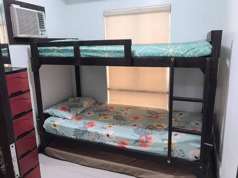 Near Airport, Mailz Homez Cozy 2 Bedroom Condo, Full Kitchen, Swimming Pool, Wifi, 4r *